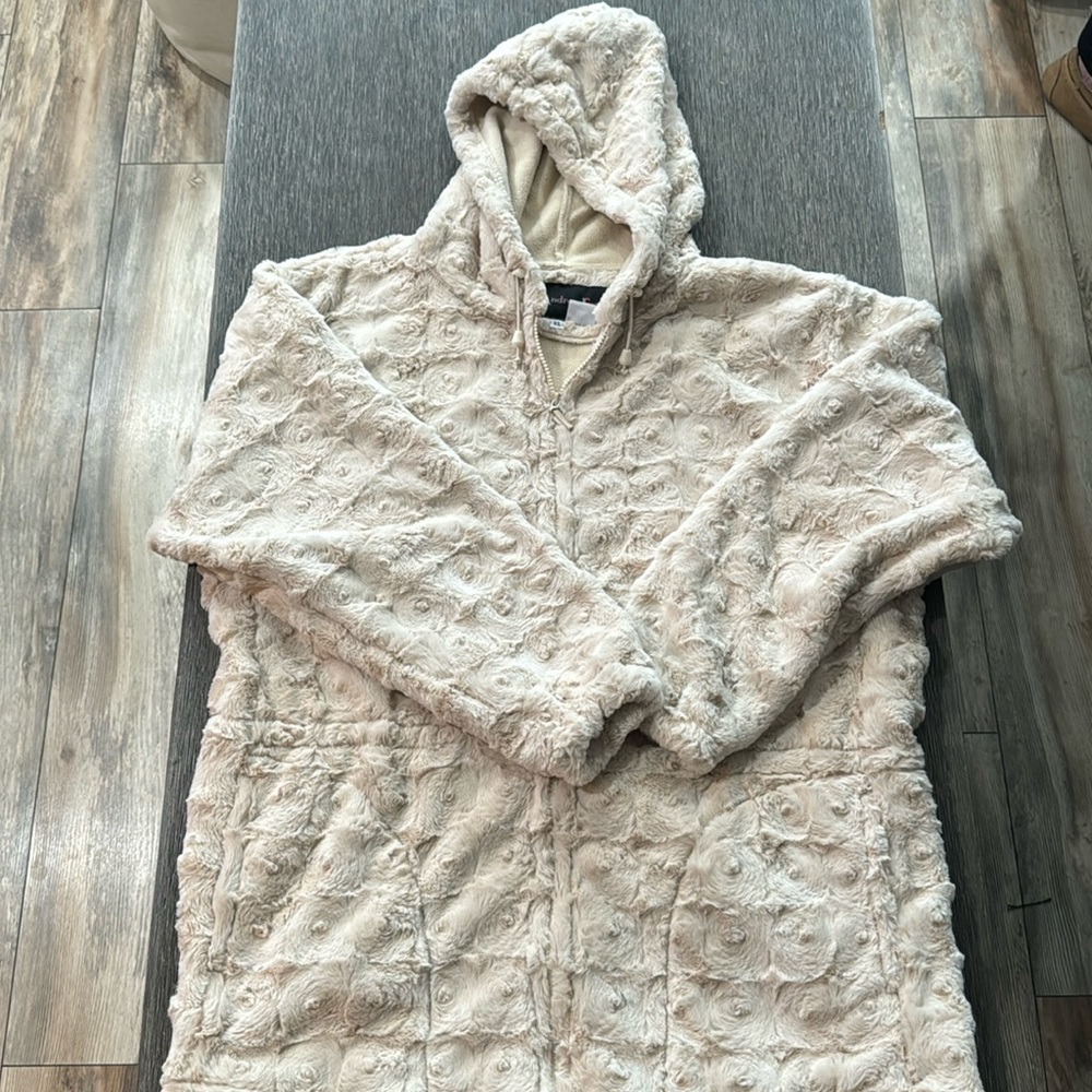 Women’s faux fur zip up hoodie size xl